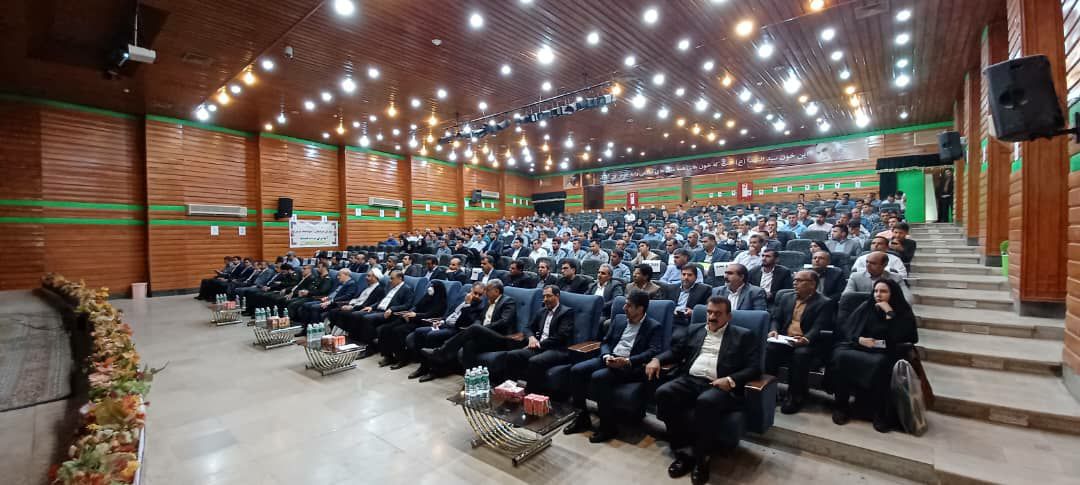دهیاران، مشعلداران خدمت و کار و تلاش بدون اجرت متناسب با تلاششان هستند   