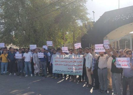 کارگران پتروشیمی دهلران تجمع کردند
