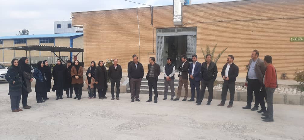 کارکنان جهاد ایوان تحصن کردند