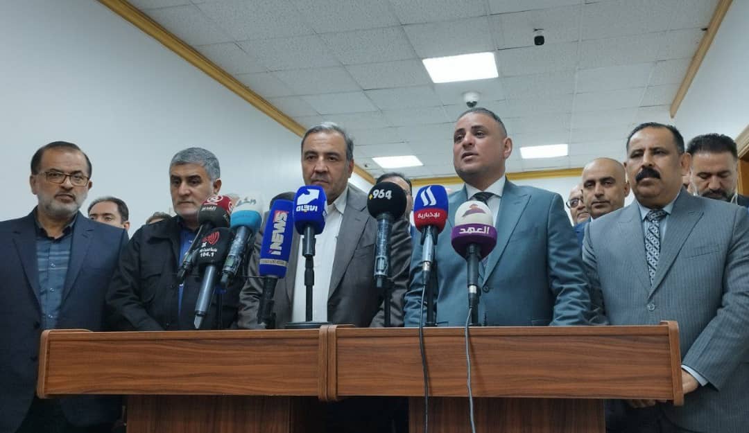 نشست مشترک استاندار ایلام و استاندار واسط عراق برای بررسی مشکل مرز تجاری مهران برگزار شد