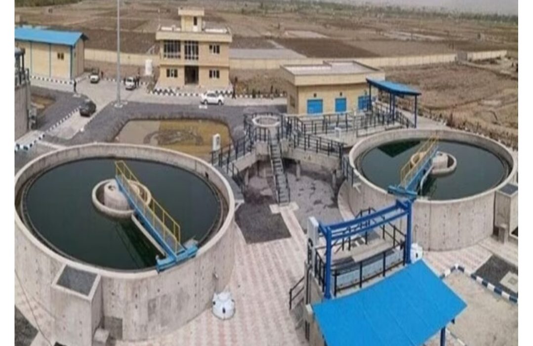 قیچی روبان های نمایشی در ایوان